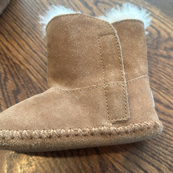 Brown Uggs - toddler size 4/5 - Picture 3 of 3